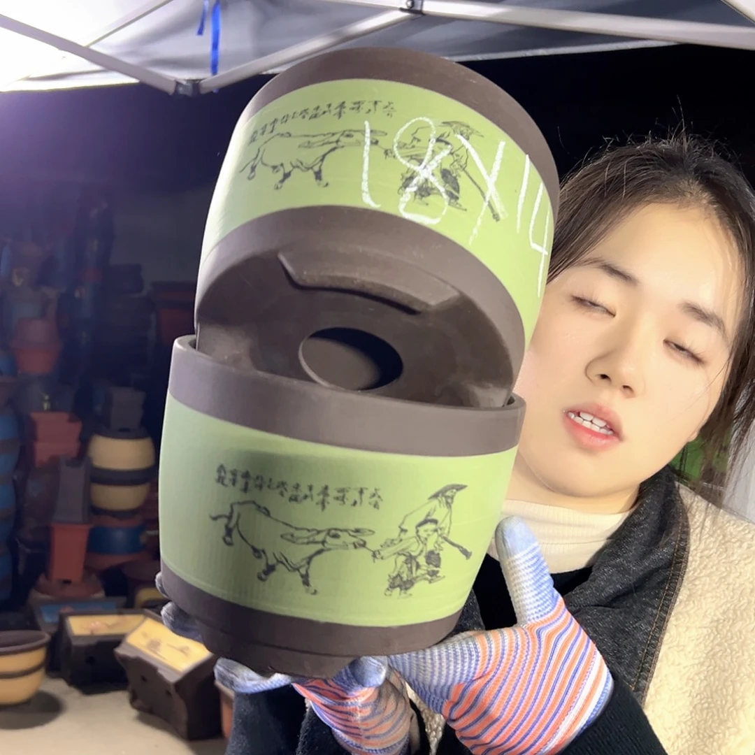 19+19绿色放牛娃笔筒