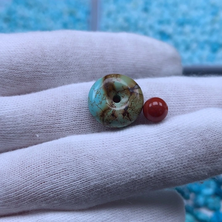 埃***老未镶嵌南红玛瑙珠宝奇石