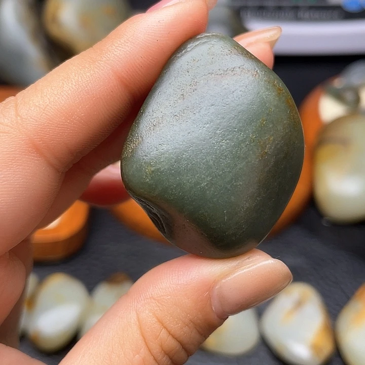 和田玉颈饰未镶嵌30