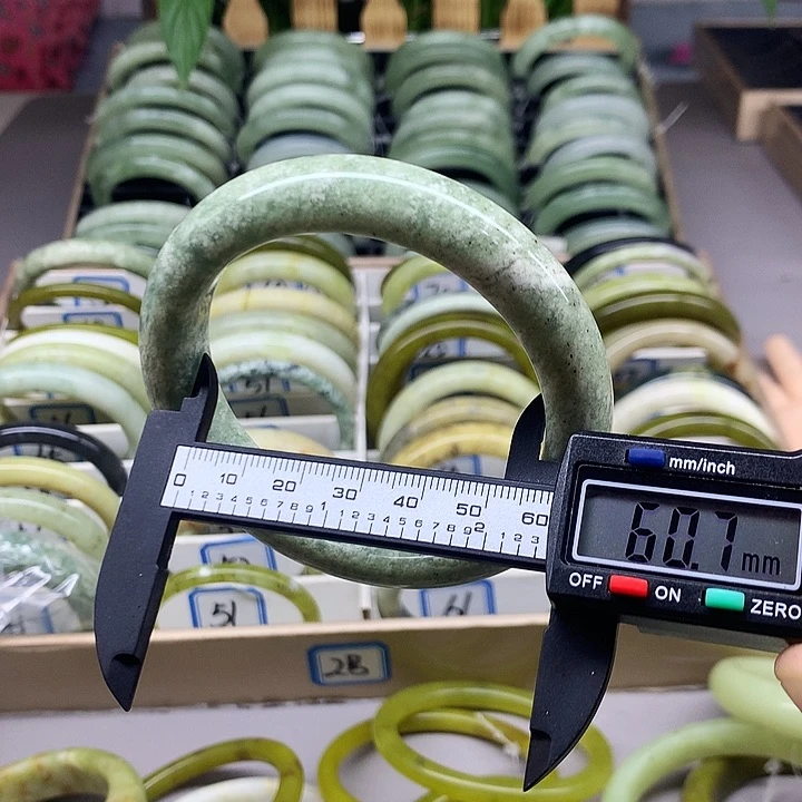未镶嵌蛇纹石玉手镯54