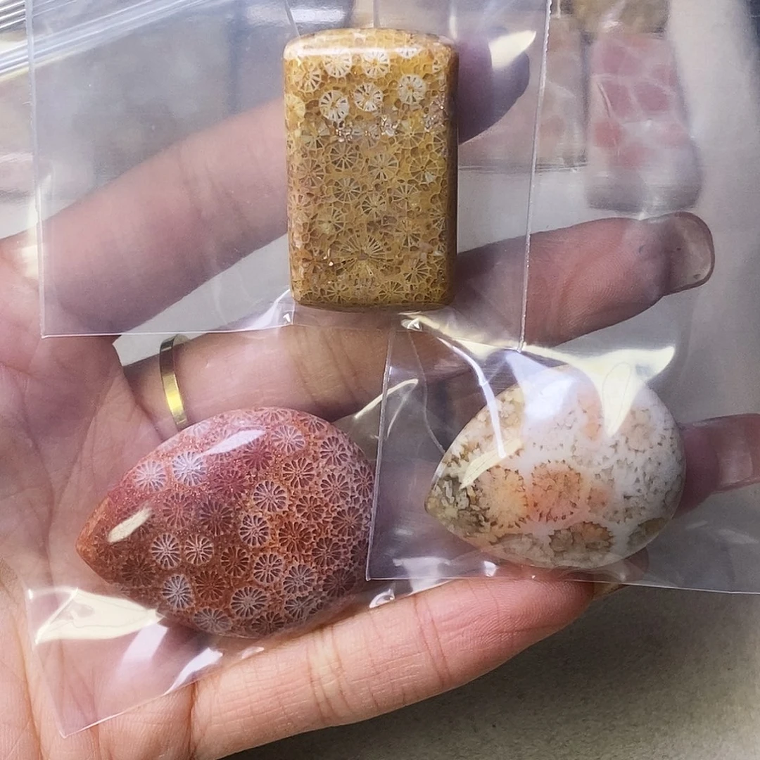 合金颈饰硅化玉晖*