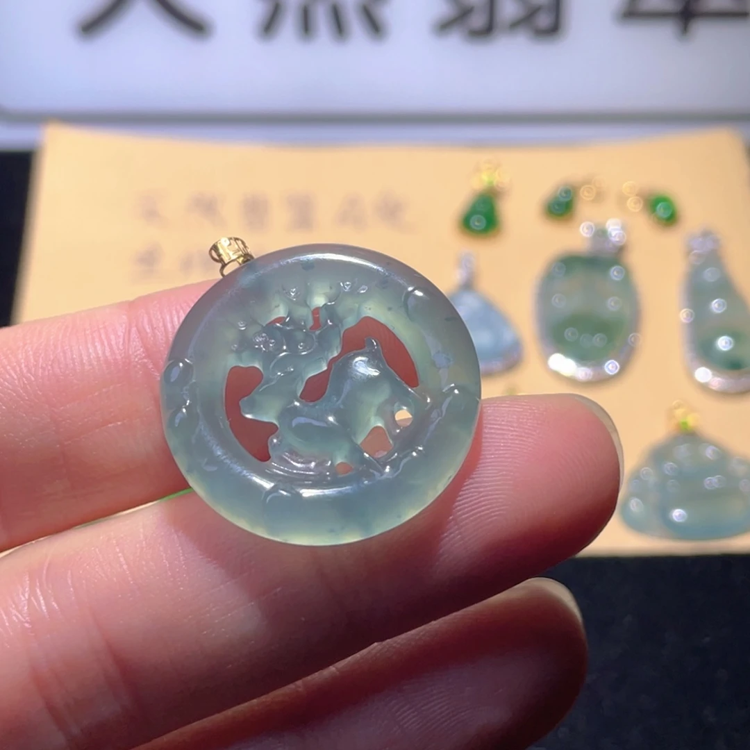 翡翠18K金镶嵌颈饰