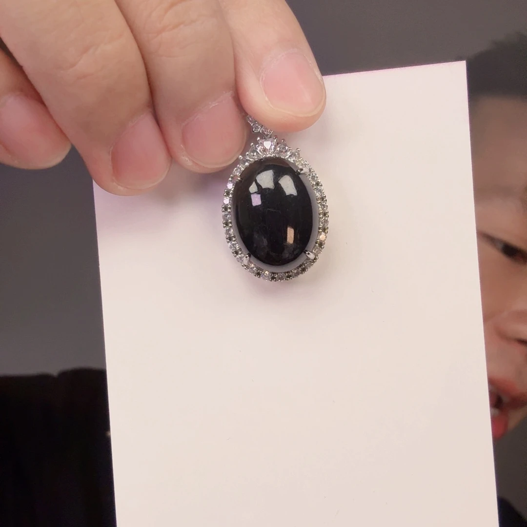 翡翠银S925镶嵌颈饰一件