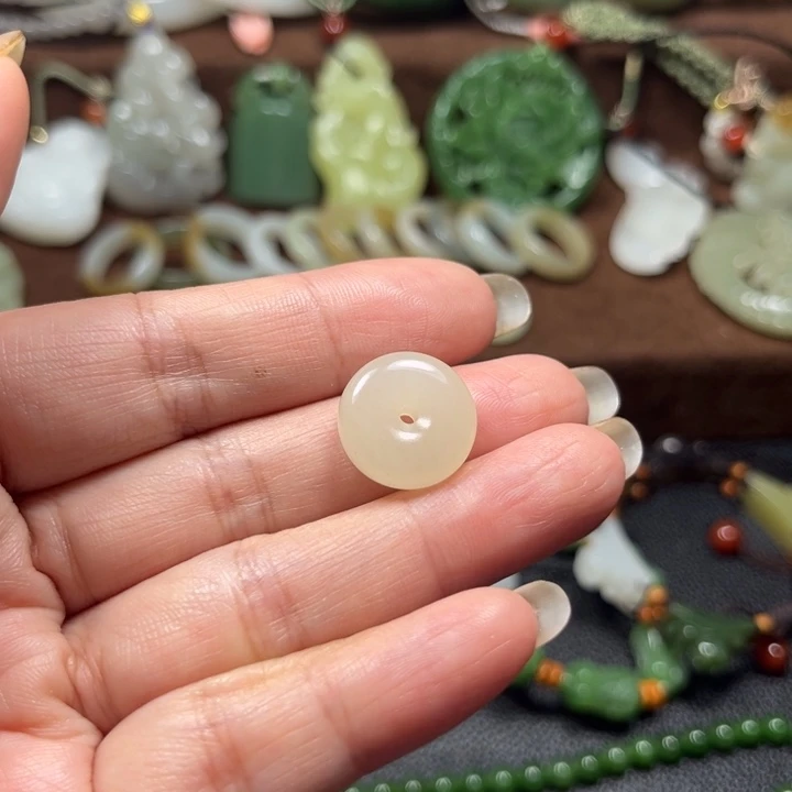 颈饰未镶嵌和田玉