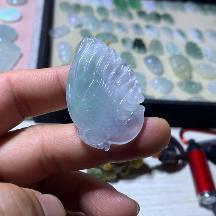 翡翠未镶嵌颈饰佛