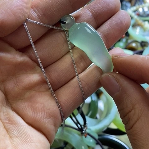 岫玉颈饰未镶嵌一个