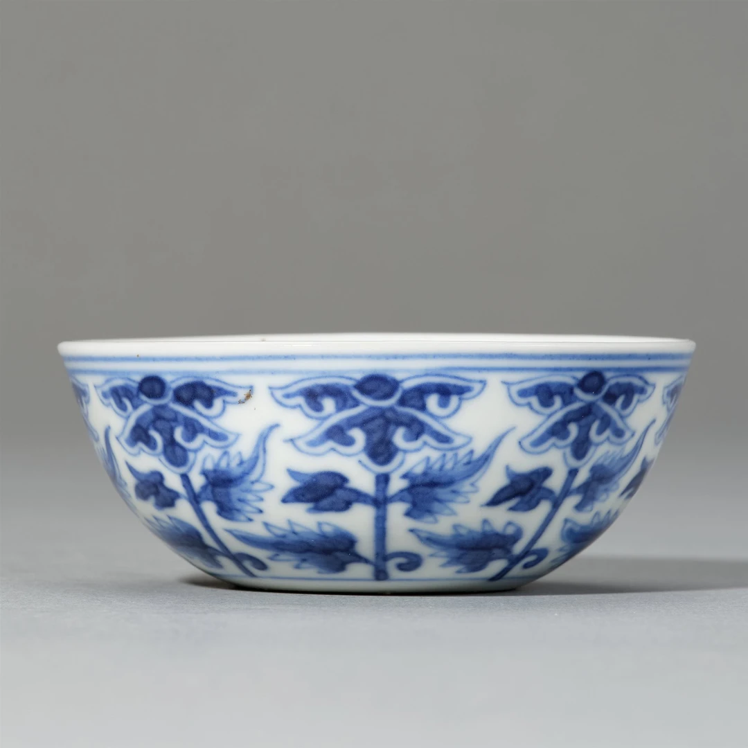 LOT138 清光绪缠枝花卉纹卧足杯