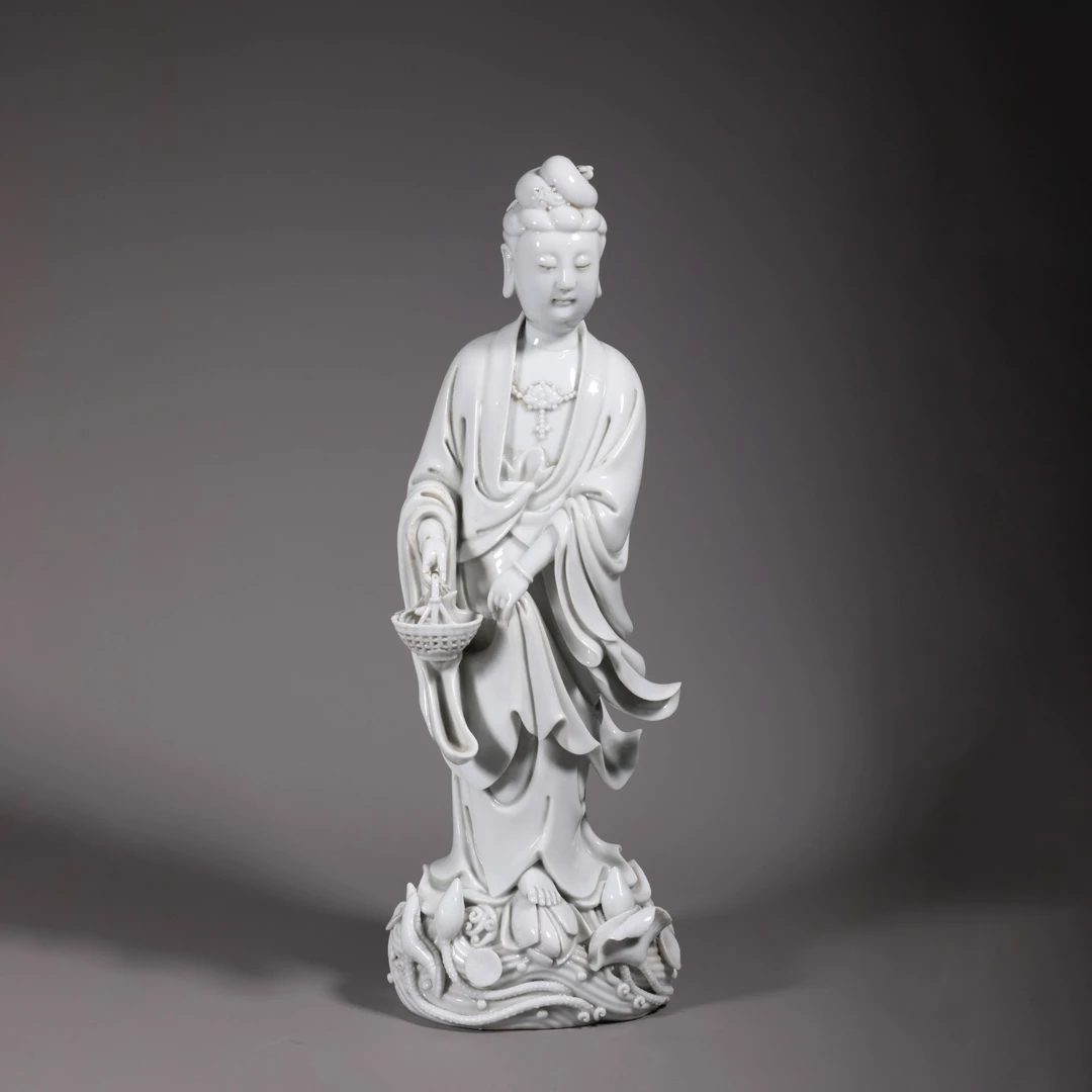 LOT060714 清 德化窑提篮观音