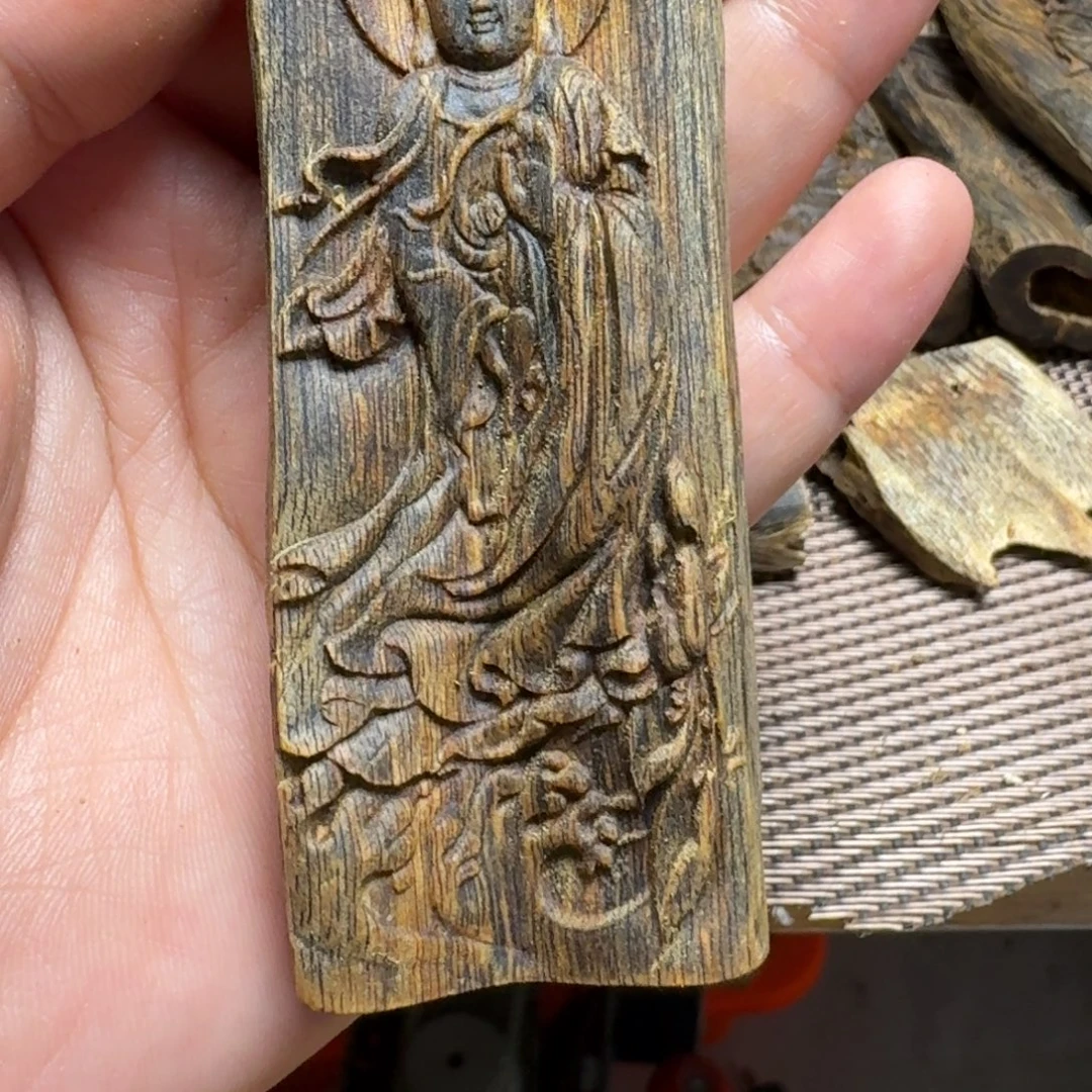 任***护沉香碎屑沉香老白棋瘤疤雕刻牌老料