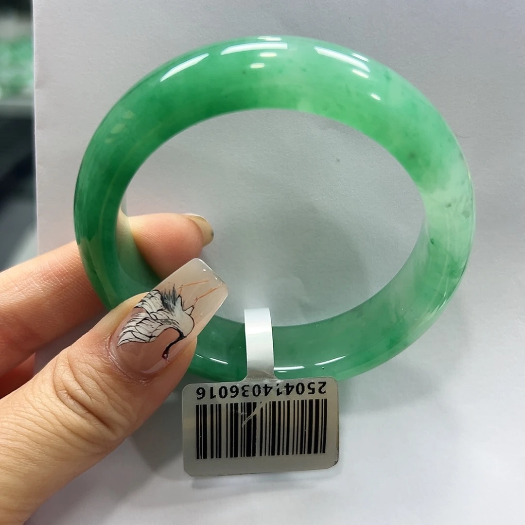 石英质玉手镯未镶嵌晚*