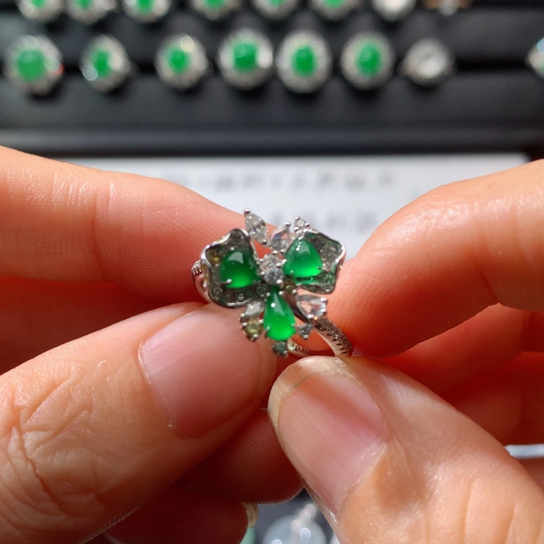 18K金镶嵌戒指翡翠