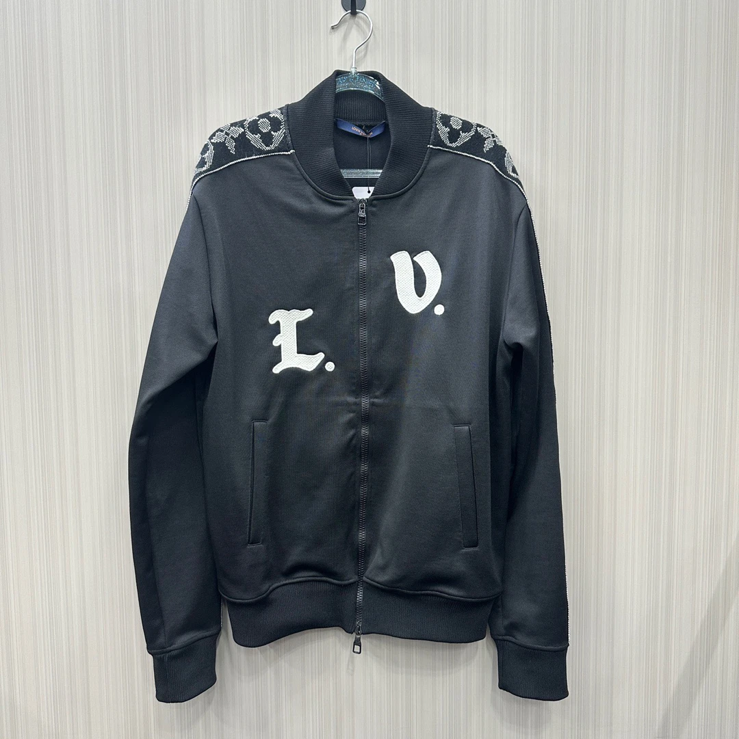 99新 LouisVuitton/路易威登 大logo外套 尺码：M 11049