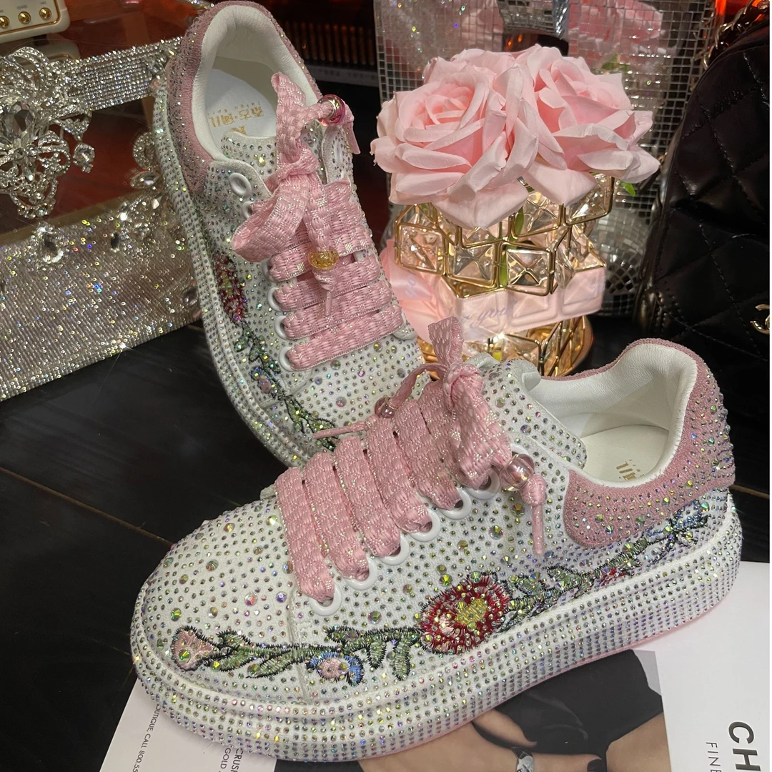 雪梨潮钻+5CM2025年秋季新款多巴胺手工刺绣轻奢透气运动鞋德训鞋