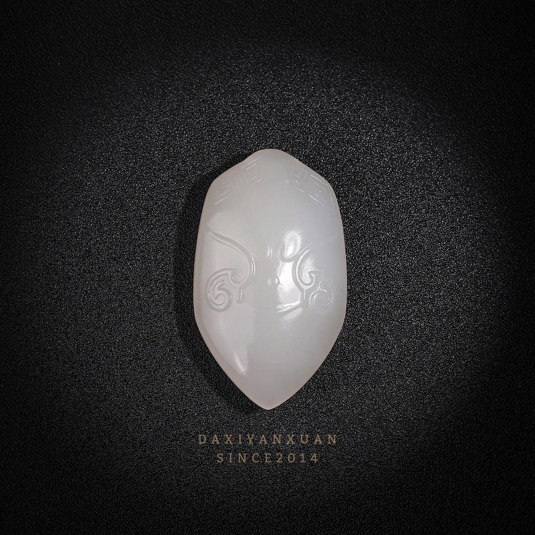 和田玉青海老料细糯仿古雕刻牌