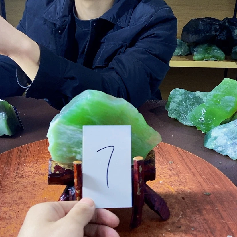 【闪购商品】蛇纹石玉岫玉原石未镶嵌丁*帅