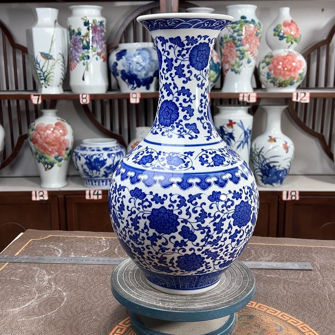 摆件景德镇陶瓷缠枝