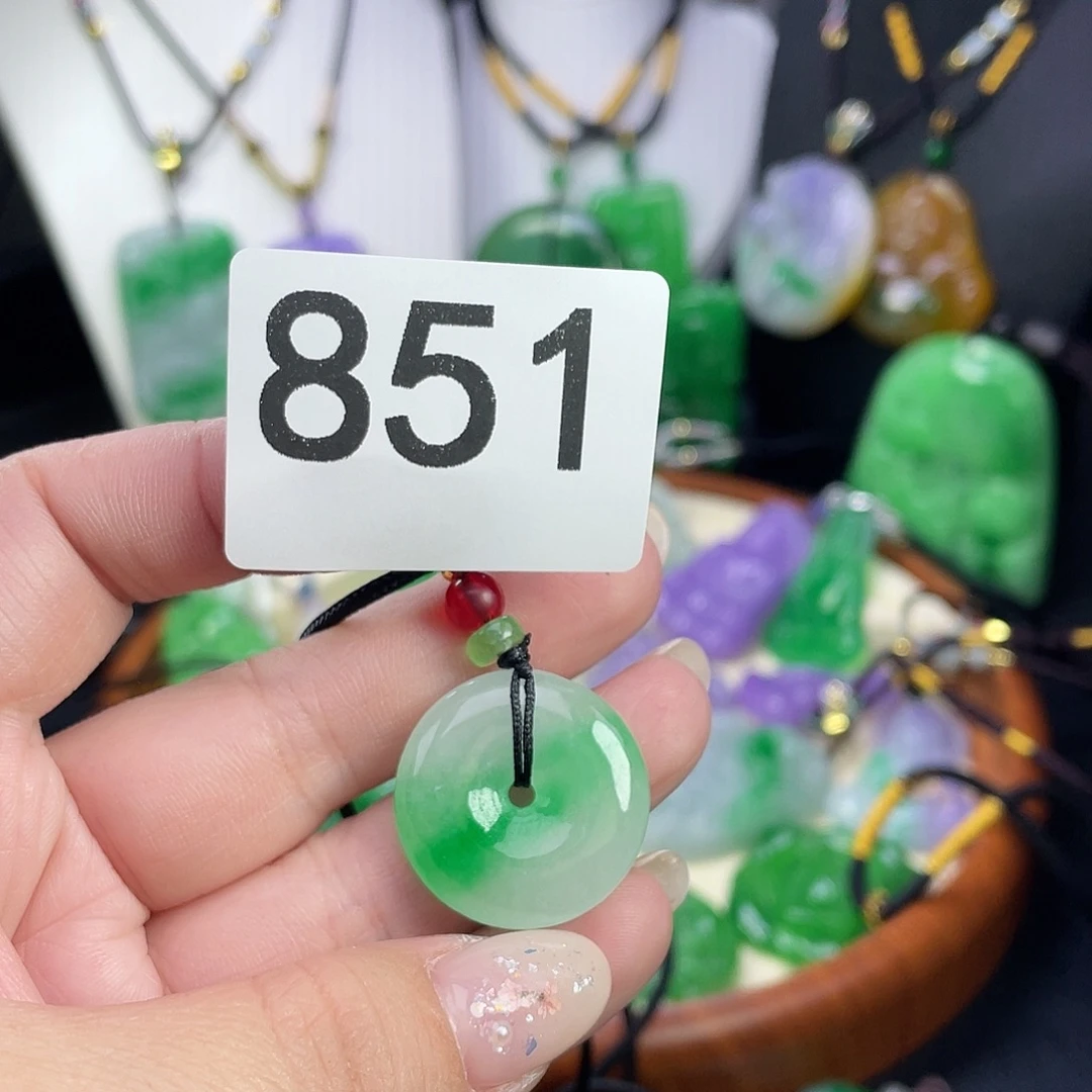 翡翠未镶嵌吊坠(赠链)