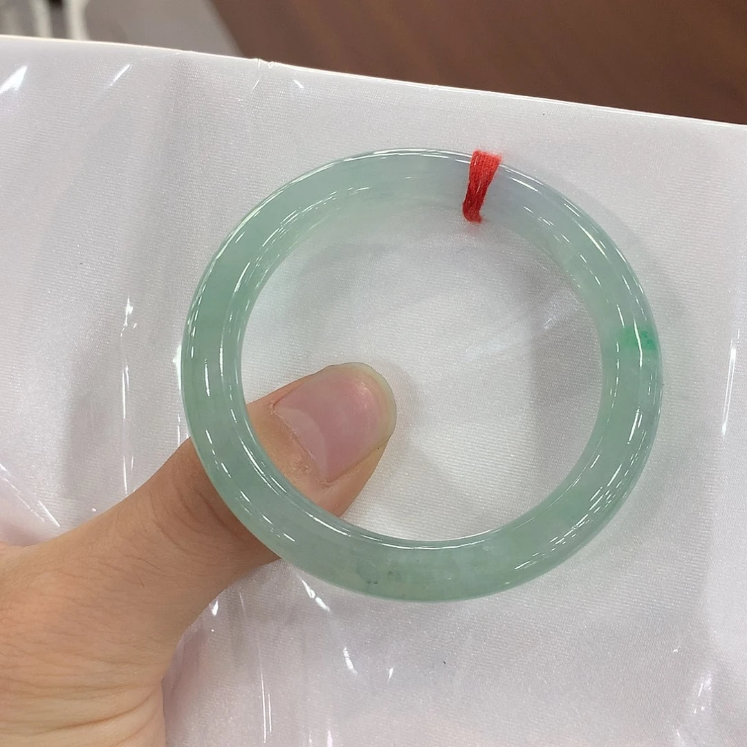 翡翠手镯未镶嵌翡翠