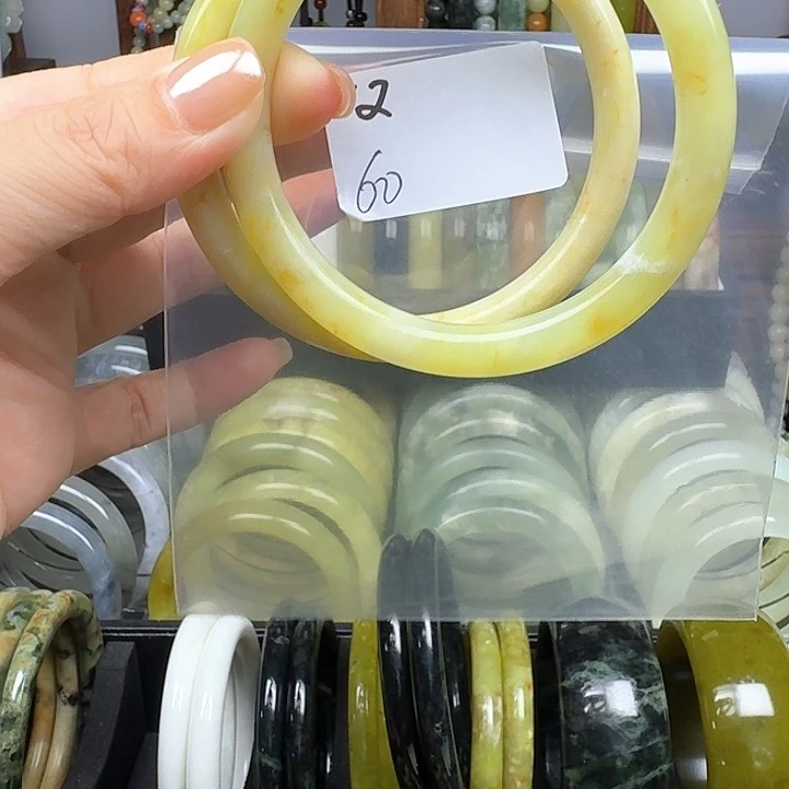 L***吧蛇纹石玉未镶嵌手镯