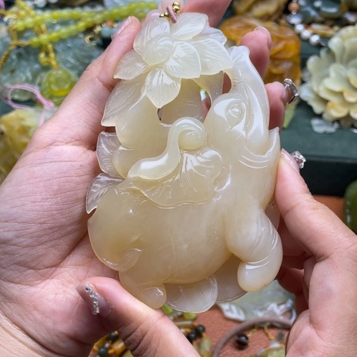 蛇纹石玉未镶嵌吊坠