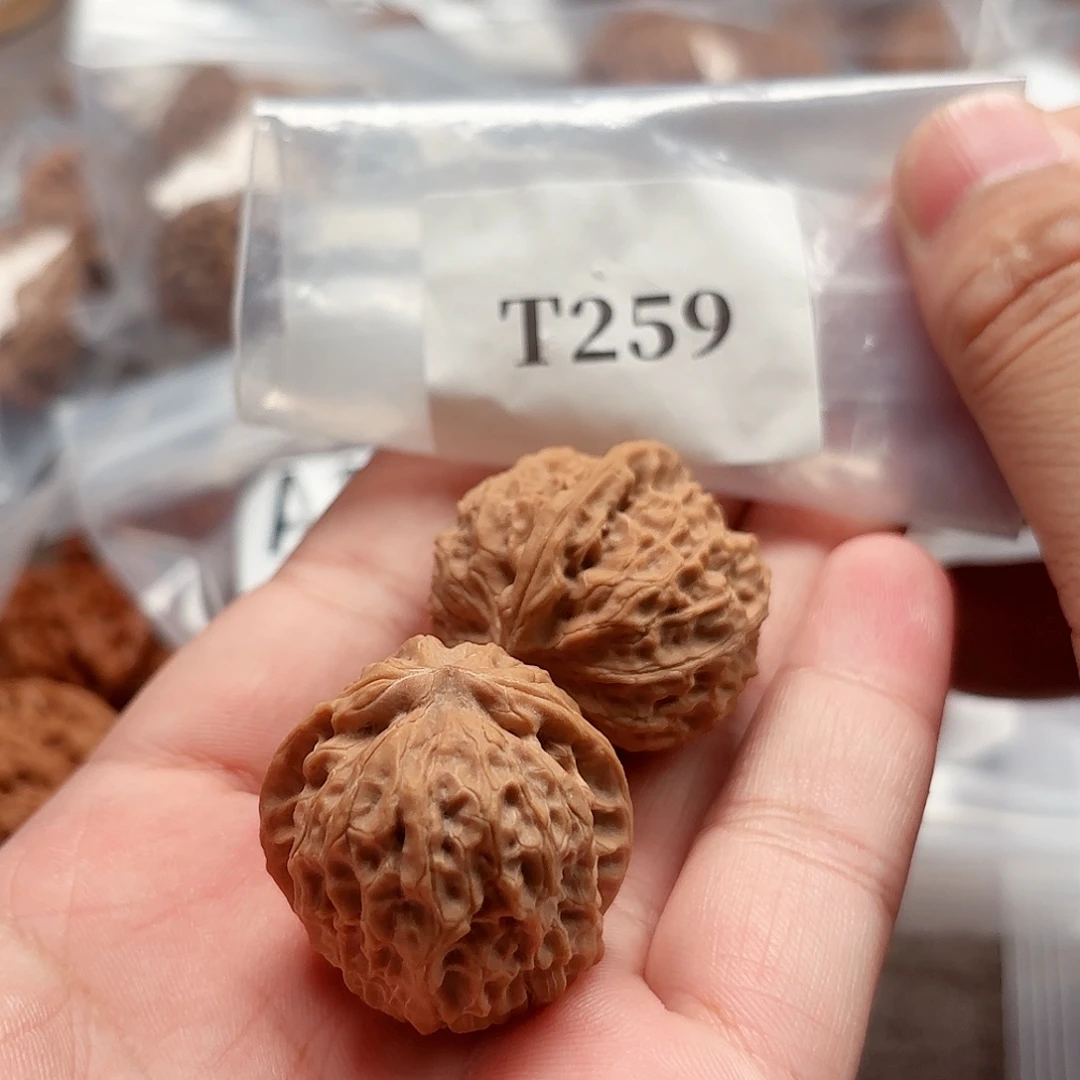 把件文玩核桃鱼鳞纹手捻T259
