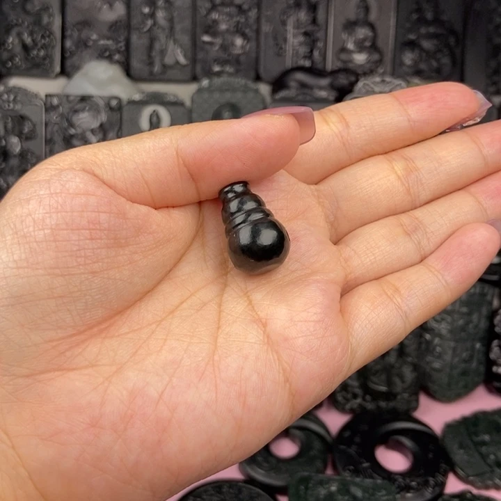 颈饰未镶嵌和田玉尘*