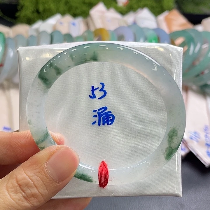 翡翠手镯未镶嵌53圆