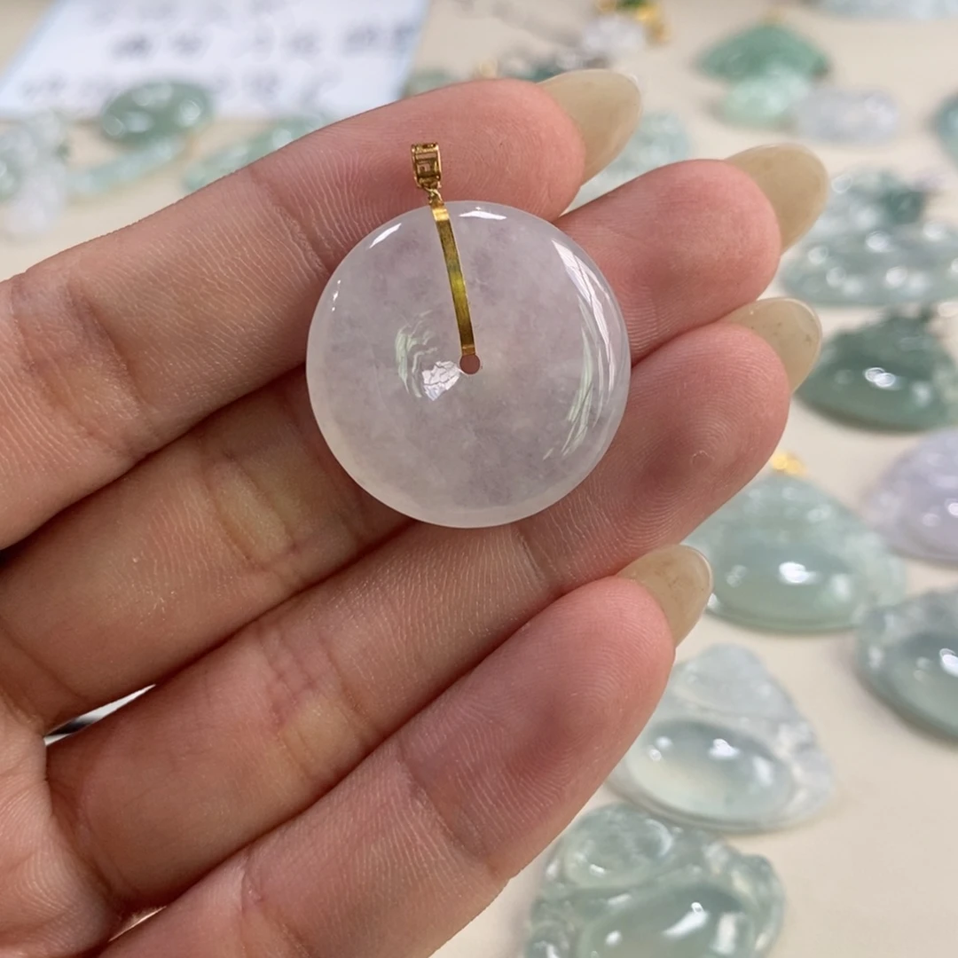 翡翠18K金镶嵌颈饰平安扣