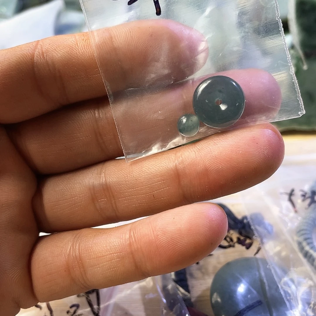 冰***封翡翠散珠天然翡翠石
