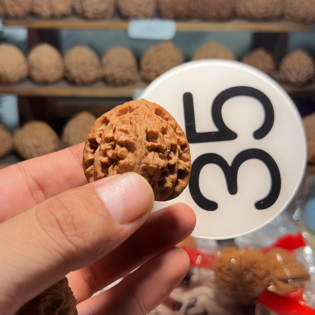 g***g文玩核桃，白色35号