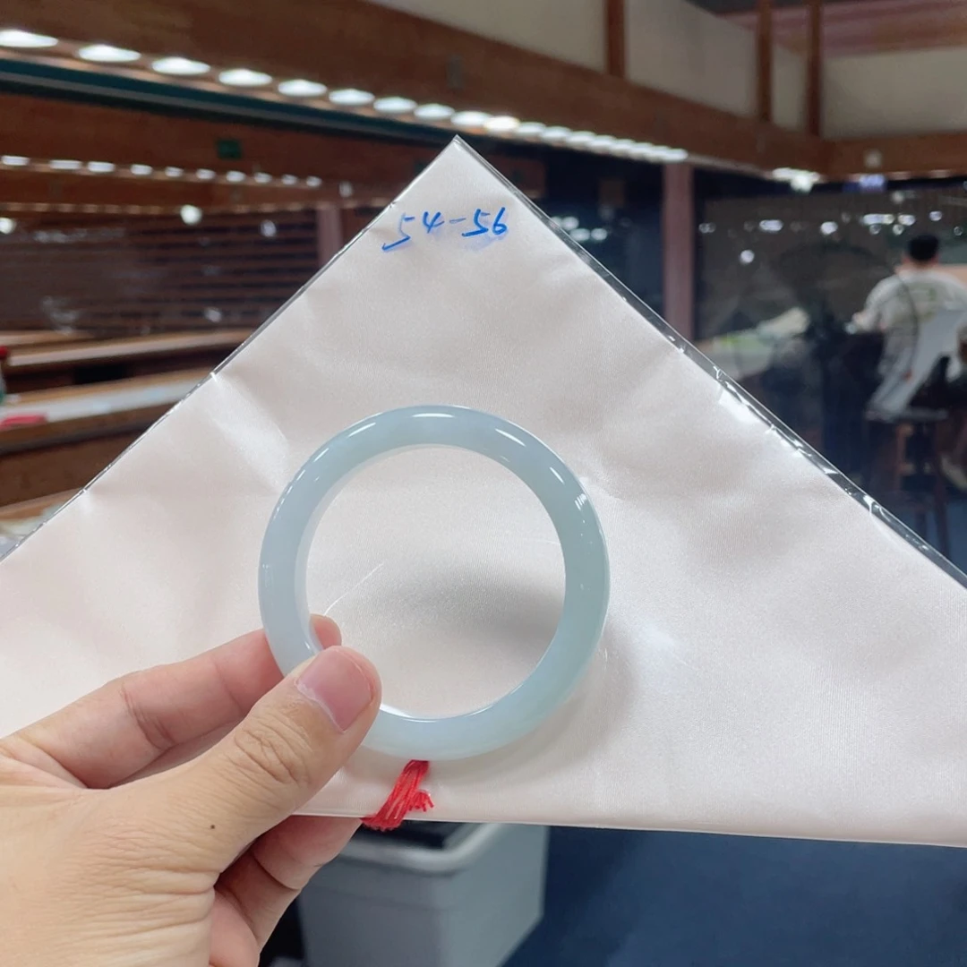 翡翠手镯未镶嵌买断有包容