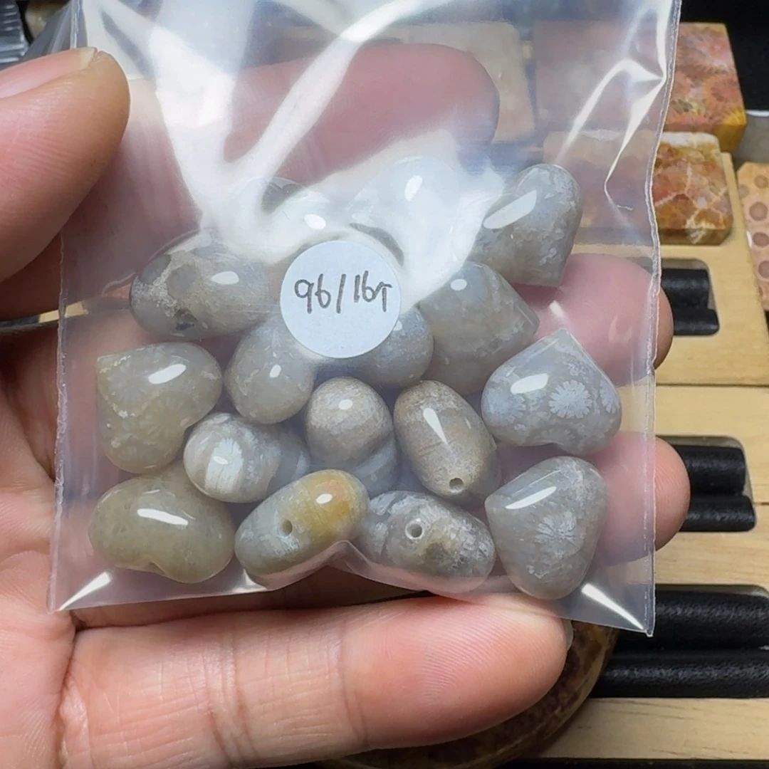 硅化玉纯天然色有机玉石未镶嵌梦*