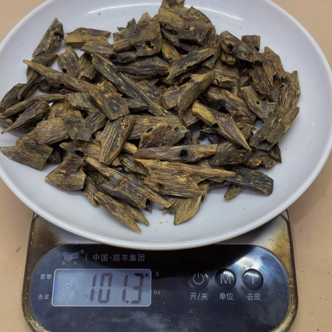 沉香碎屑沉香碎***?红精倪块料101克