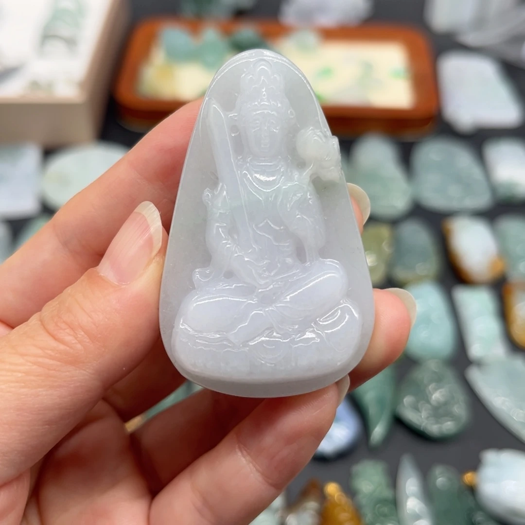 翡翠未镶嵌颈饰虚空藏菩萨