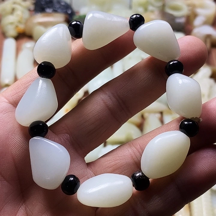 蔡***和田玉未镶嵌挂件