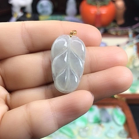 翡翠颈饰18K金镶嵌叶子