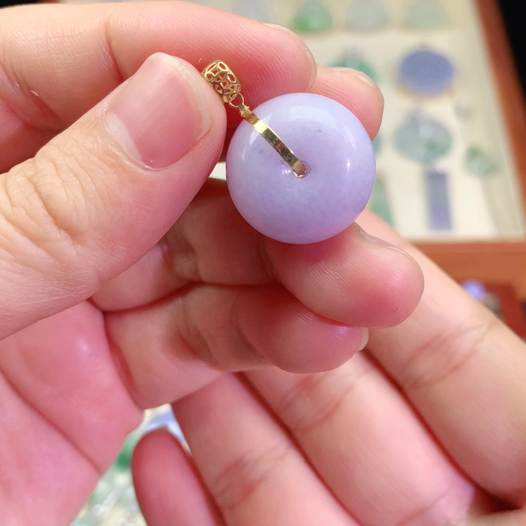 颈饰18K金镶嵌翡翠