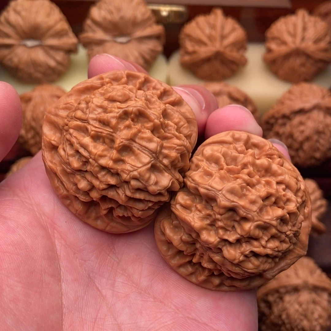 文玩核桃把件麒麟爆肉桃心大官帽45