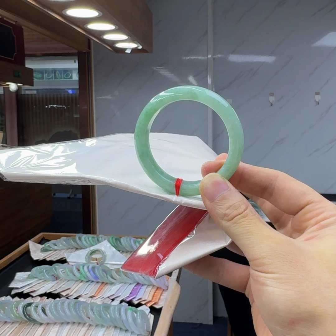 好***近翡翠未镶嵌手镯纯天然缅甸翡翠A货