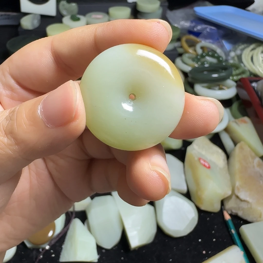 未镶嵌和田玉（糖玉）珠宝半成品