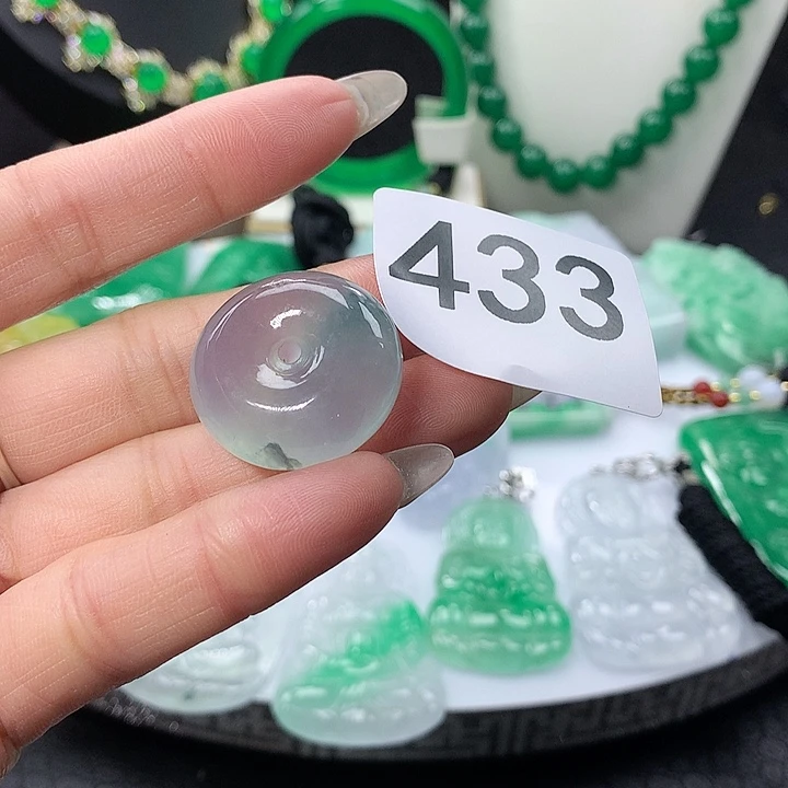 翡翠吊坠(赠链)未镶嵌