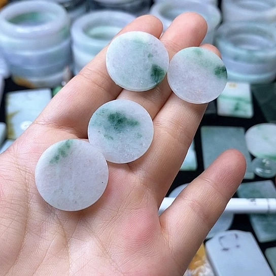 翡翠未镶嵌颈饰好***滿翡翠