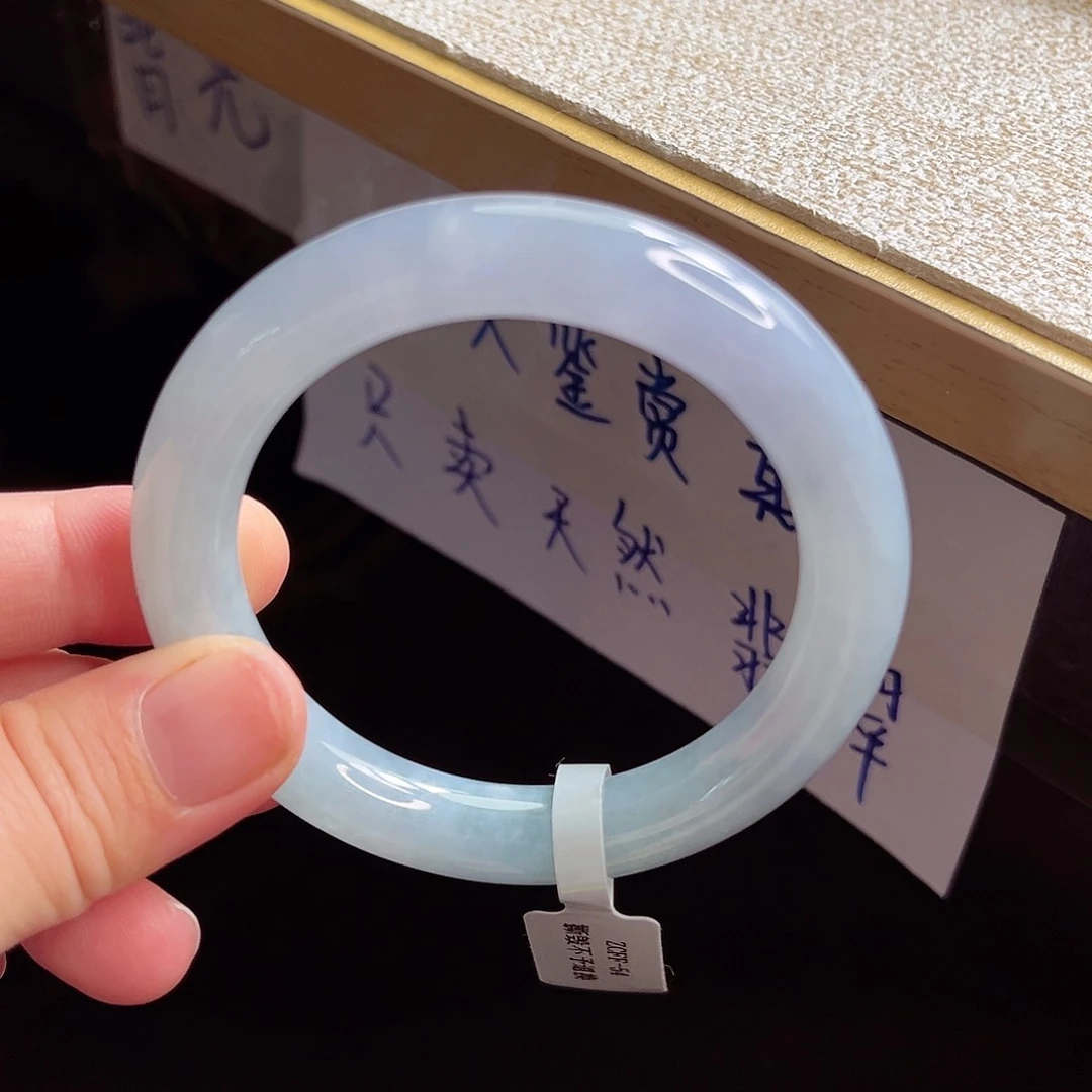 翡翠手镯未镶嵌手镯