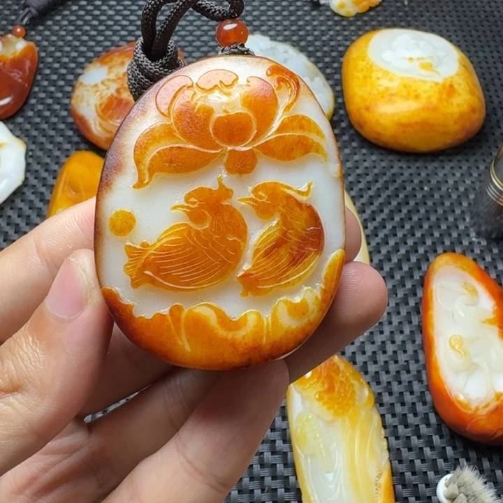 和田玉未镶嵌颈饰