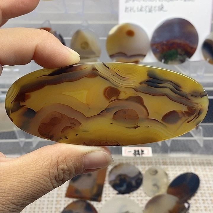 未镶嵌颈饰玛瑙/玉髓沙***?