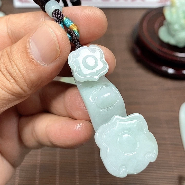 颈饰未镶嵌翡翠天然翡翠玉A货配证书