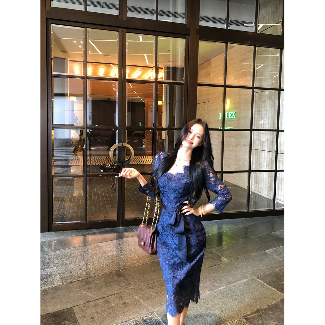 纯欲辣妹蕾丝花边V领长袖连衣裙女秋季新款修身显瘦高级感包臀裙