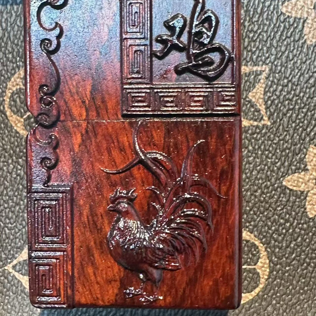 紫檀木双面浮雕煤油打火机（不动明王佑鸡）