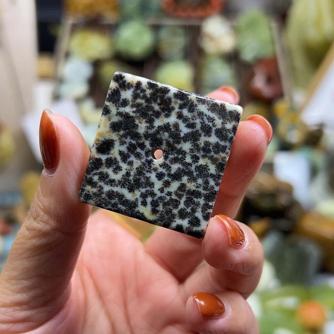 岫玉未镶嵌颈饰辽阳料水草方扣子