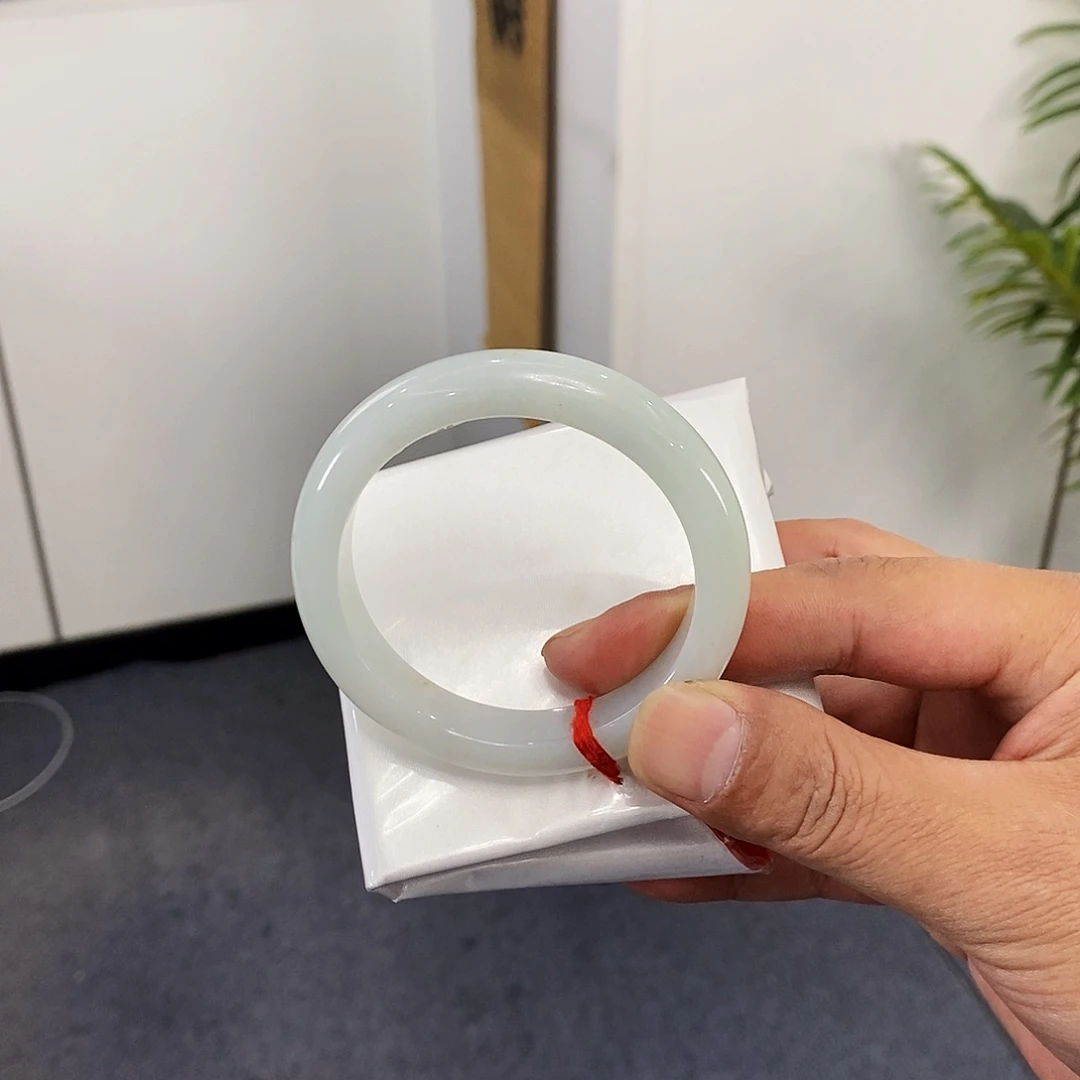 未镶嵌手镯翡翠静****》翡翠